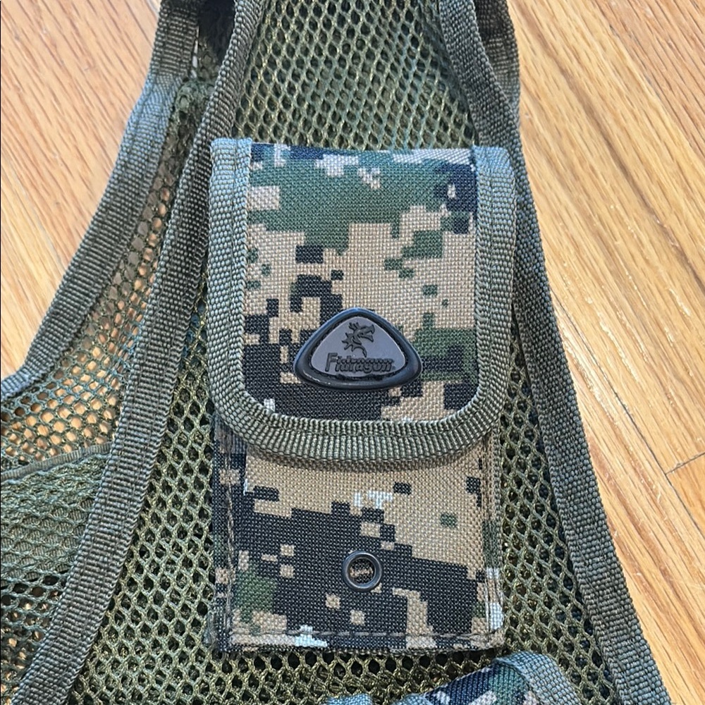Men’s Camouflage Vest - Picture 3 of 8